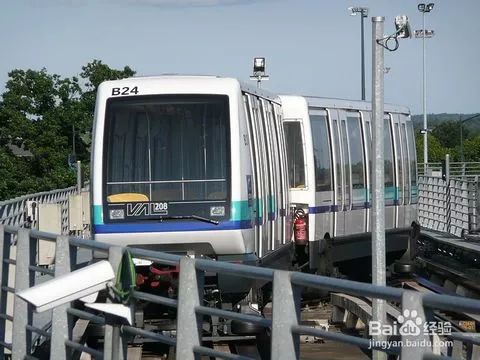 國內首條無人駕駛膠輪路軌開通，沒有駕駛室，可以站在車頭看風景！