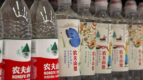 茶飲的商標故事（八）｜農(nóng)夫山泉，從搬運工到印鈔機